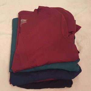 LOTS OF GIFTS WITH PURCHASE🎉Scrub Top lot